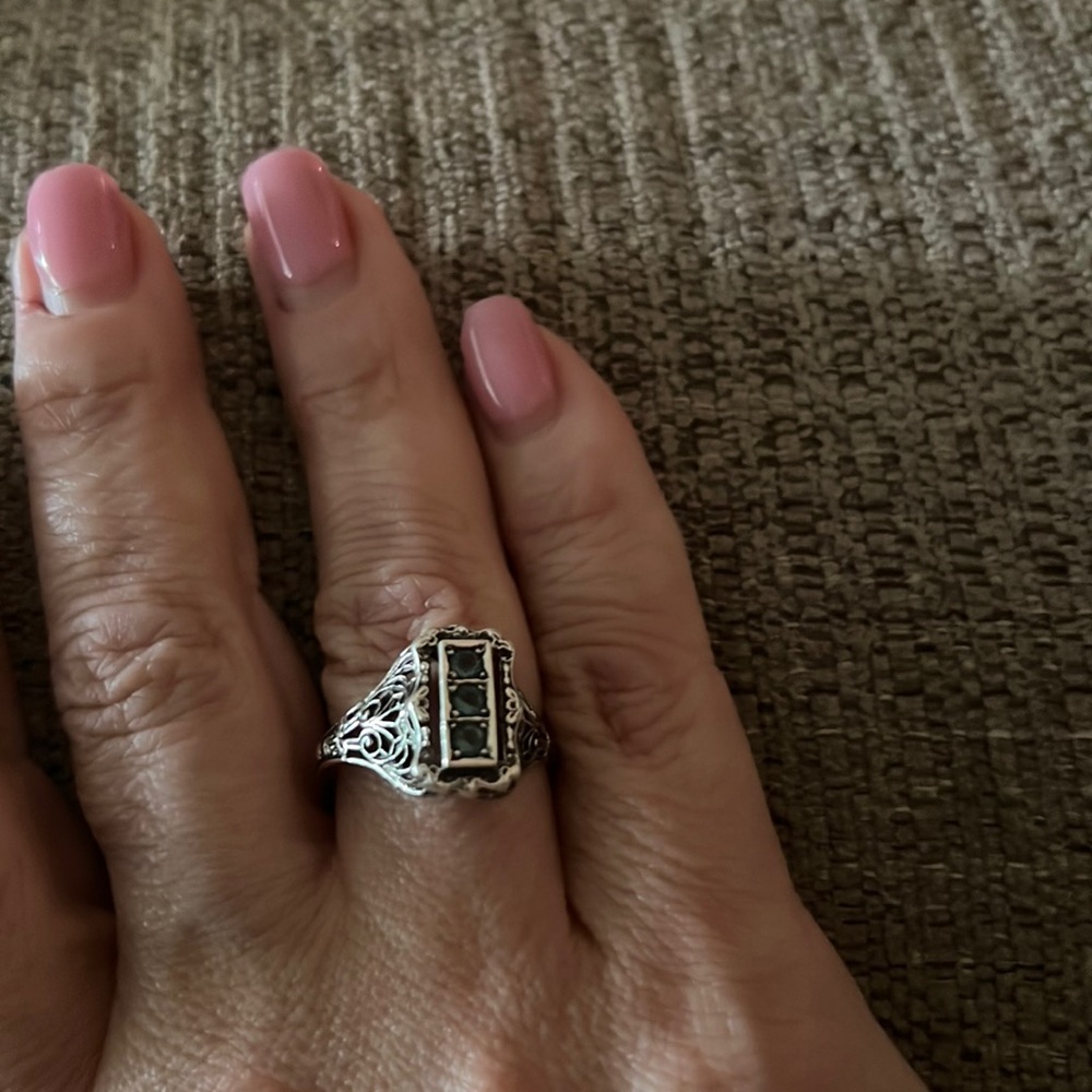 Sterling silver antique looking ring. Size 7